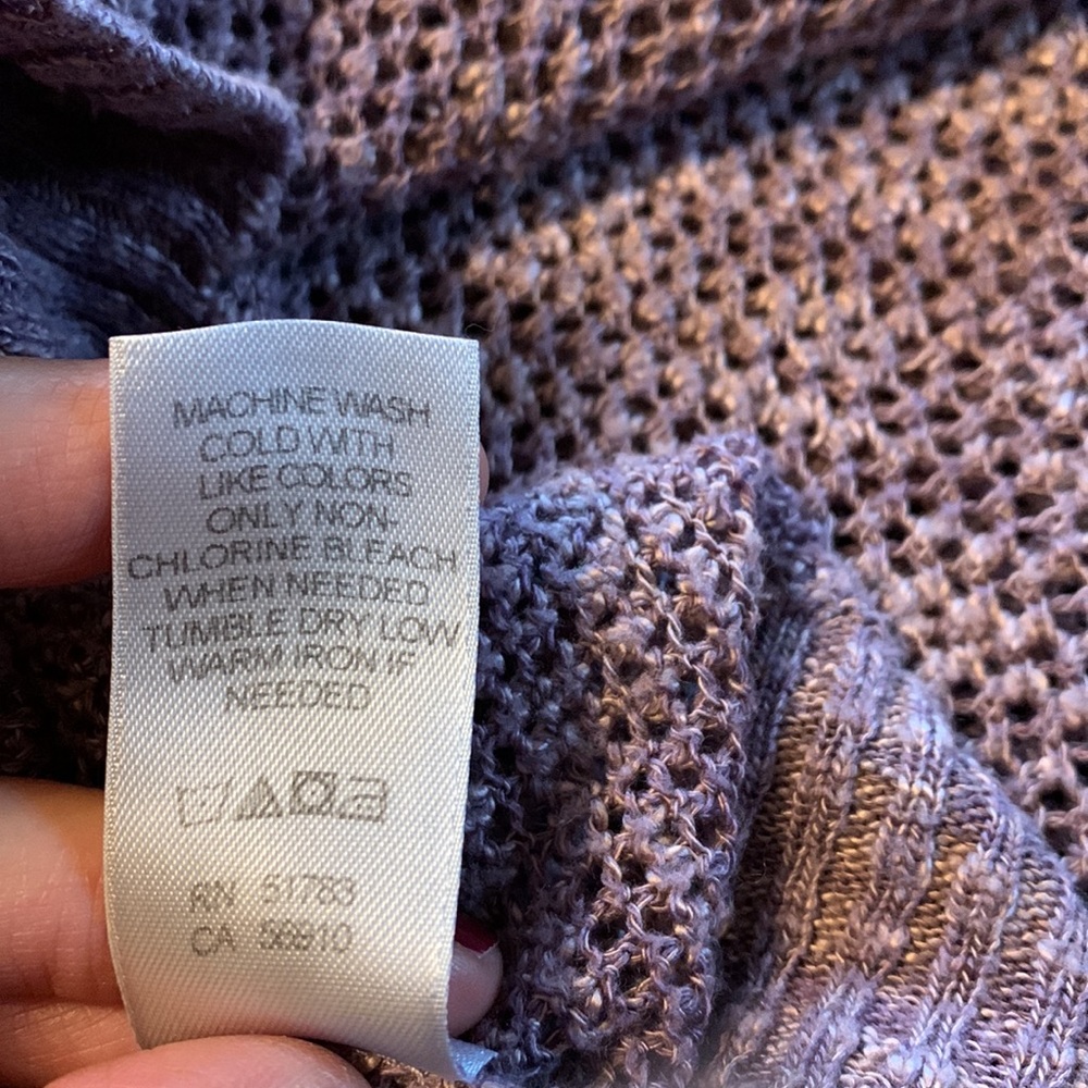 Button back sweater - Picture 9 of 10